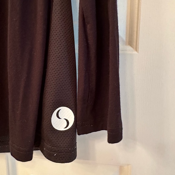 Cadenshae nursing/maternity top, size large, black, long sleeves - Picture 8 of 8